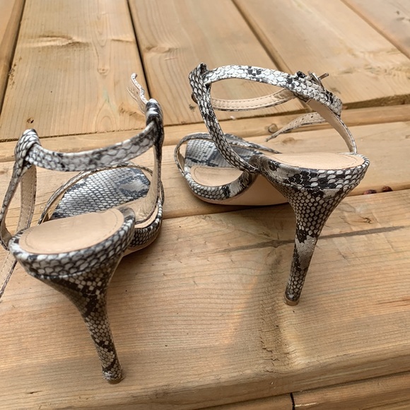 Heel sandals made by Truffle collection. Snake skin pattern size 37 - Picture 8 of 10